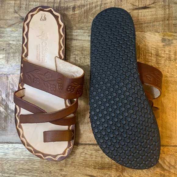 Never worn leather Mexican big toe sandal - Picture 3 of 3